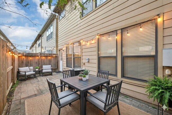 Foto del edificio - 1346 Studer St