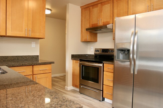 Building Photo - 943 Miramonte Ave