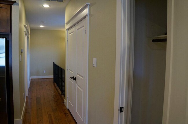 Building Photo - 102 Riley Ln