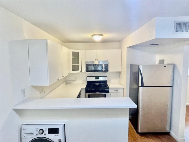 Building Photo - 608 Franklin Blvd