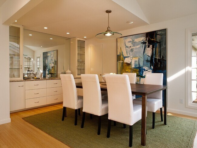 Foto del edificio - 8223 Overlake Dr W