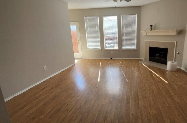 Foto del edificio - 7145 Waterlily Ln