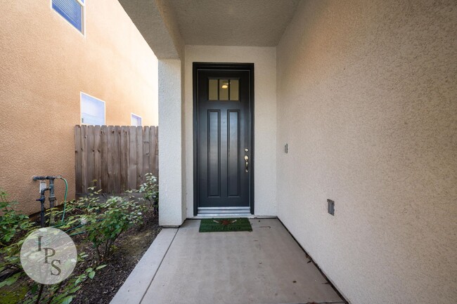 Building Photo - Canvas Collection at Copper River Ranch, 3BR/2.5BA, Built 2018, Gated Community - Lots of Amenities