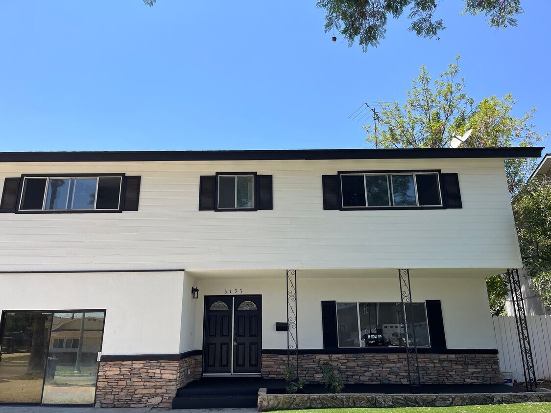 Primary Photo - Two Story house