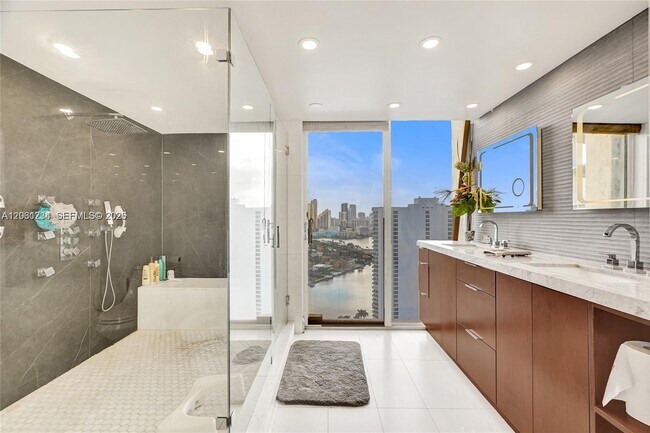 Foto del edificio - 19355 Turnberry Way