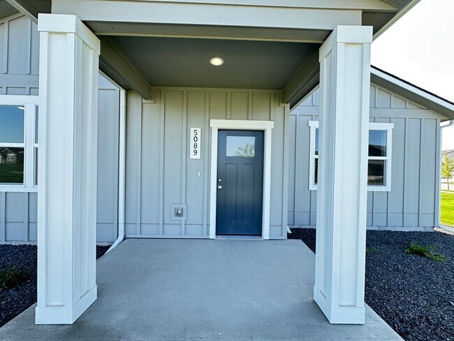 Foto del edificio - Brand New Foxtail Rancher