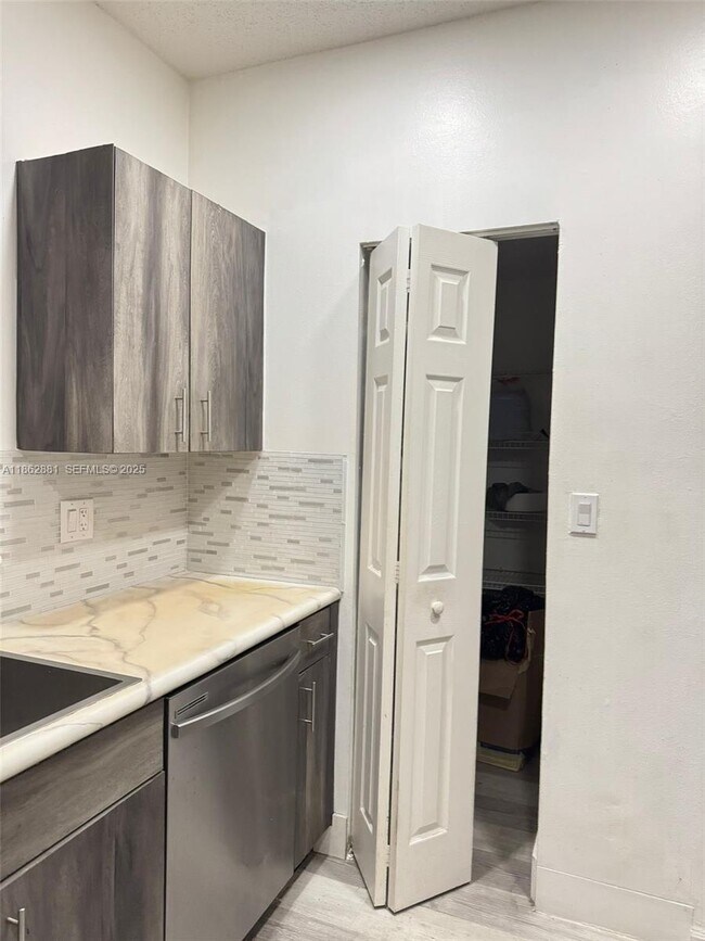 Foto del edificio - 4279 NE 10th Ct