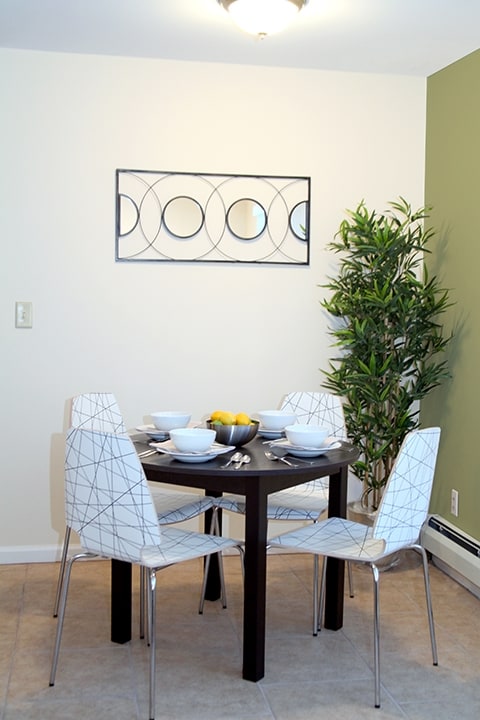 Dining Area - Riverstone Court Apartments - Beechmont Ave