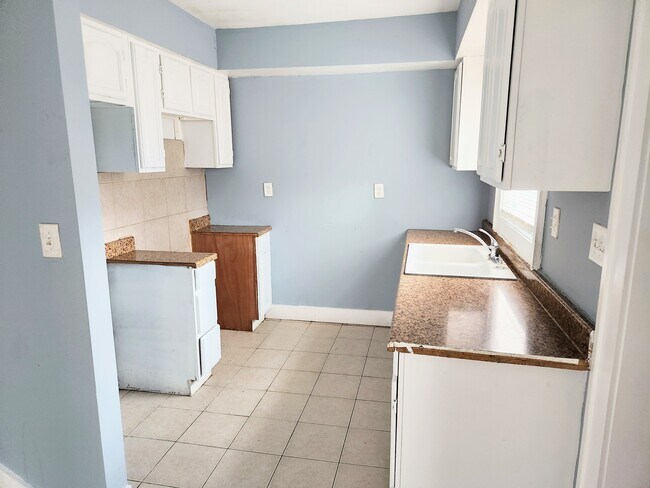 Foto del edificio - 5329 Woodland Ave