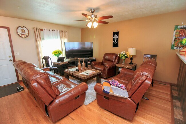 Foto del edificio - Cozy 4 Bed 3 Bath House on NW Side of Siou...