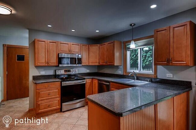 Building Photo - 625 East Macarthur Drive, Palatine, IL, 60074