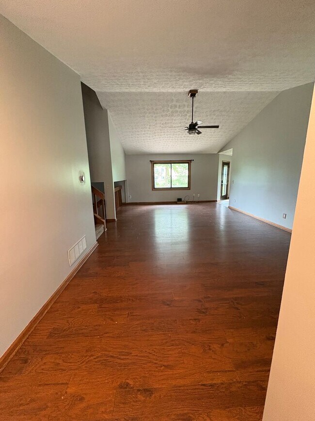 Foto del edificio - Beautiful Tri-level Home in Centerville