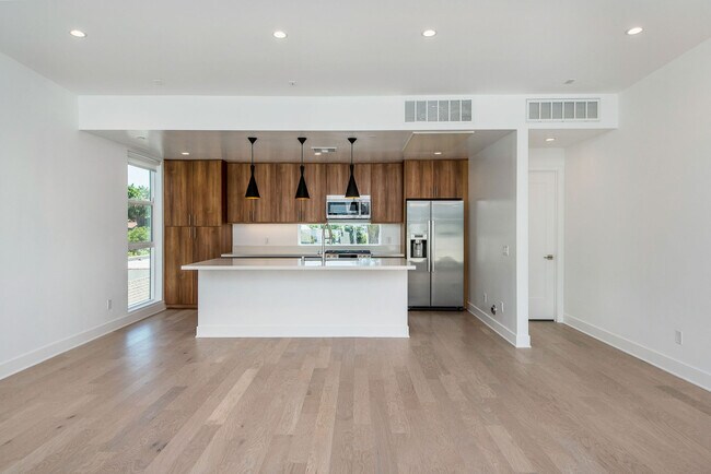 Foto del edificio - 857 1/2 Hyperion Ave