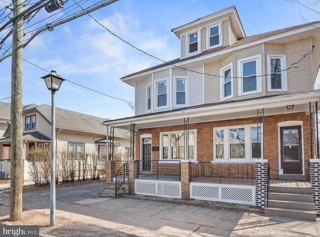 Foto del edificio - Charming 3BR House in Trenton