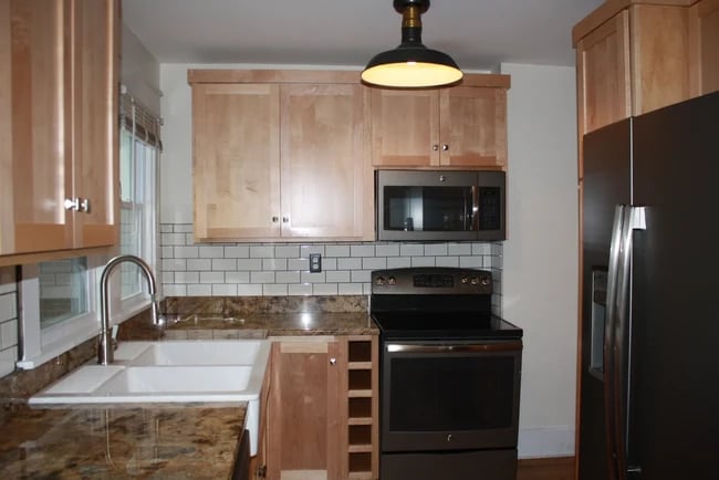 Building Photo - 701 S Woodlawn Ave