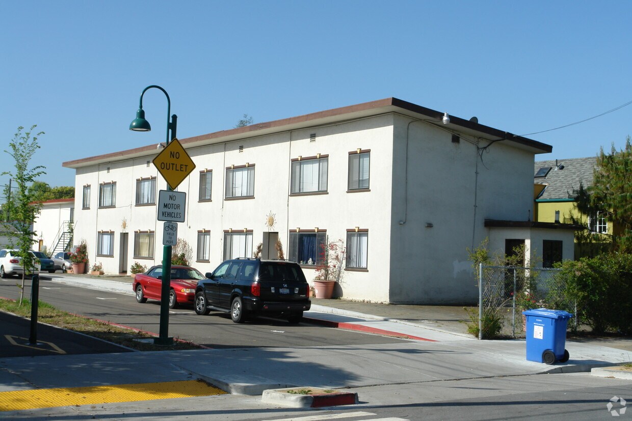 Building Photo - 1806-1810 West St