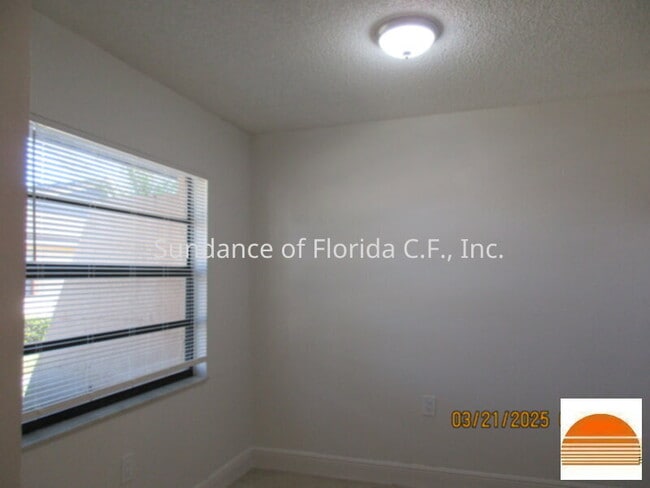 Building Photo - 2112 Bahamas Ct