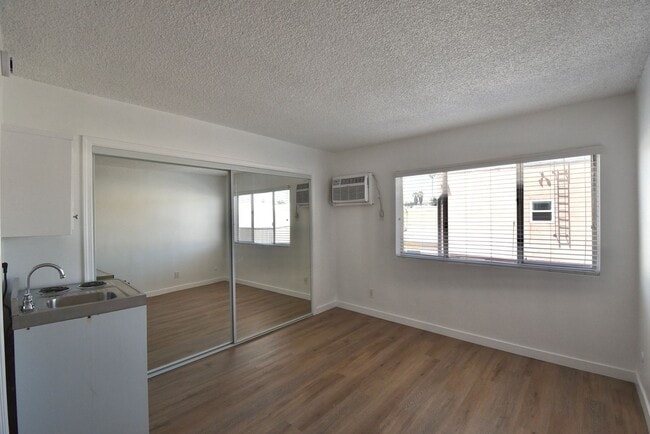 Building Photo - 5321 Agnes Ave