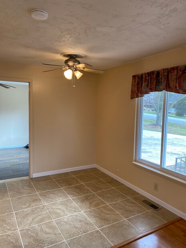 Building Photo - 313 St George Dr