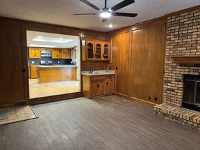 Building Photo - 15412 Shirley St