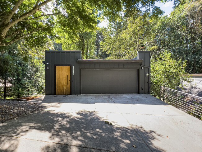 Building Photo - Private Multi-Story 3 Bedroom 2.5 Bath Hom...