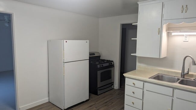 Building Photo - 2220 E 4500 S