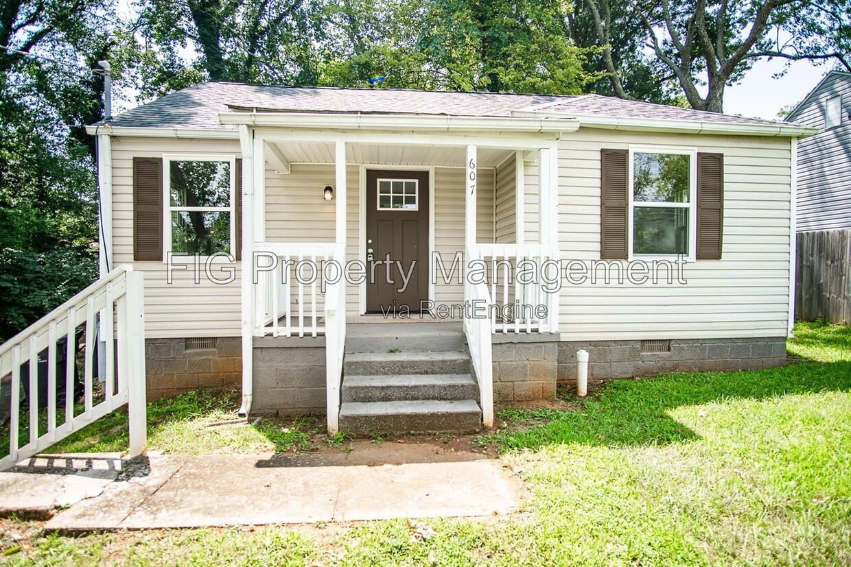Photo - 607 Hillview Road