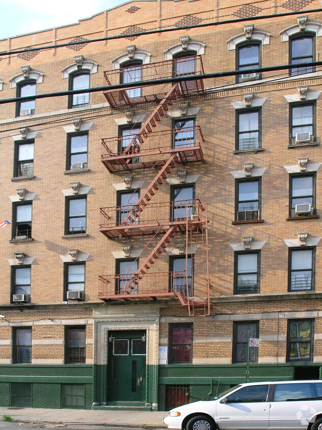 381 E 160th ¡St - 381 E 160th St