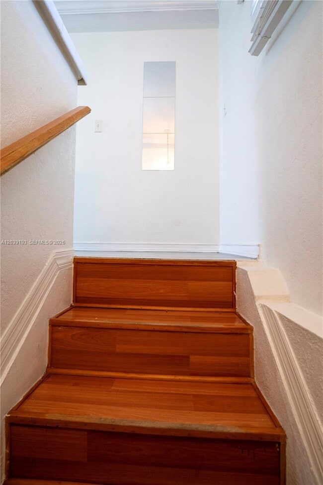 Foto del edificio - 16990 NE 5th Ct