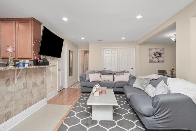 Foto del edificio - 3-bed / 2-bath Rental in Beach Park