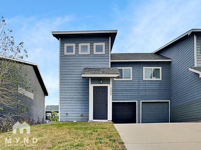 Building Photo - 3259 Karen St