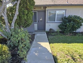 Building Photo - 753 NE Alameda Ave