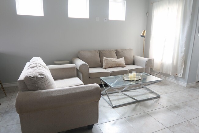 Building Photo - 515 Graneros Ave