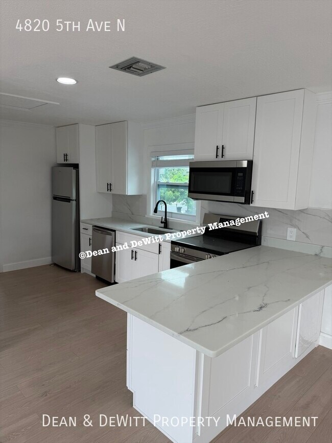 Foto del edificio - 4820 5th Ave N