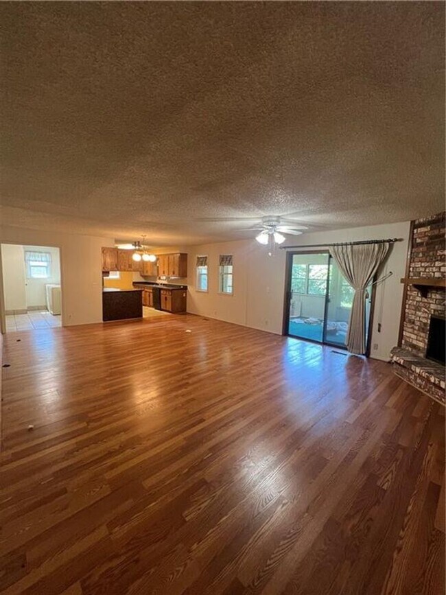 Foto del edificio - 1205 W Oak St
