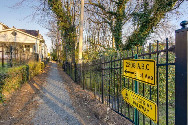 Foto del edificio - 2208 Elliott Ave