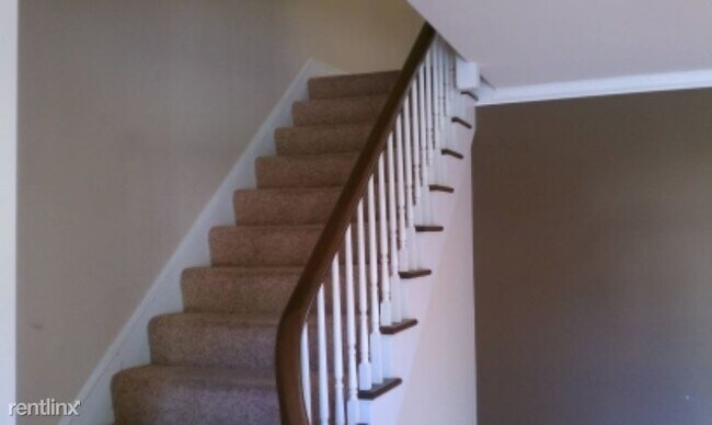 Building Photo - 3 br, 2.5 bath Townhome - 3810 N Linden