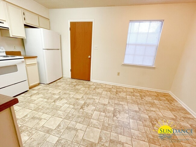 Building Photo - Great 2 Bedroom Townhouse in Fort Walton