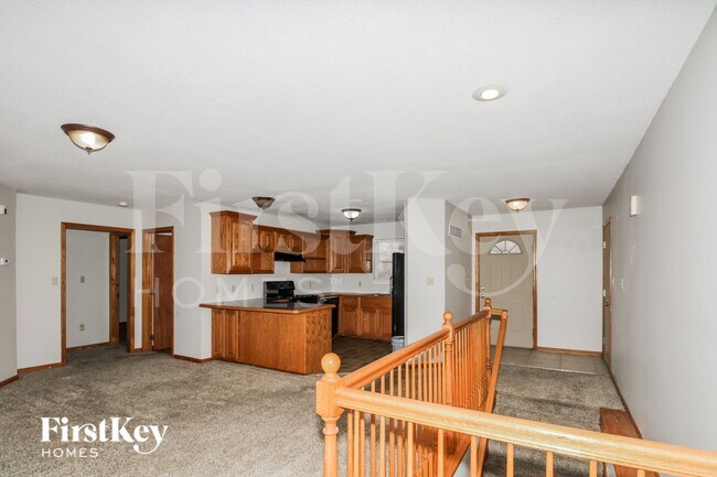 Building Photo - 410 N Titus Ave