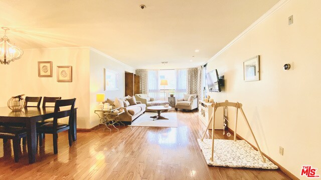 Primary Photo - 880 W 1st St