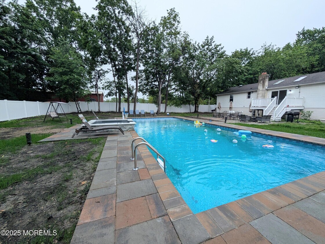 Foto principal - 1311 Logan Rd
