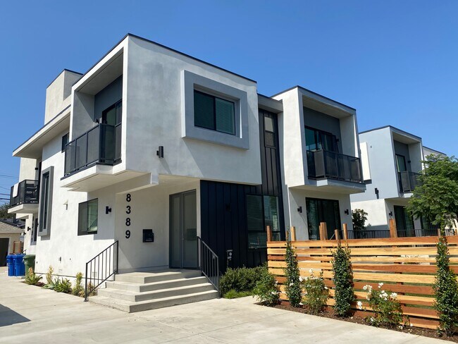 Foto del edificio - 8389 Dunbarton Ave