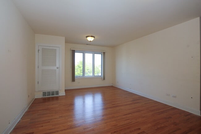 Building Photo - 838 W 31st St