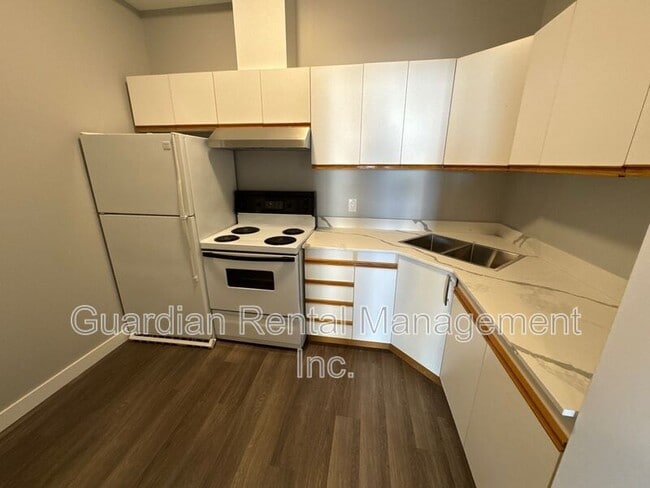 Building Photo - 209 Simpson St