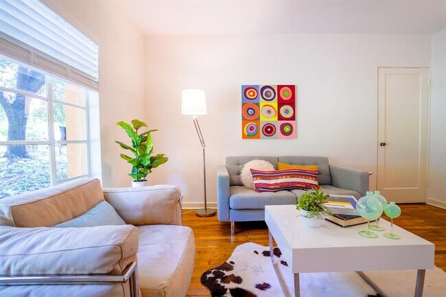 Foto del edificio - 1401 Ashwood Rd