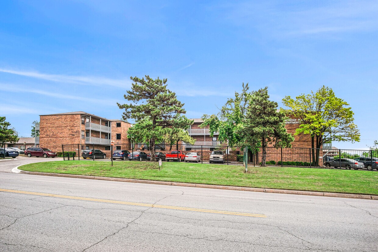 Primary Photo - 915 Harris Ave