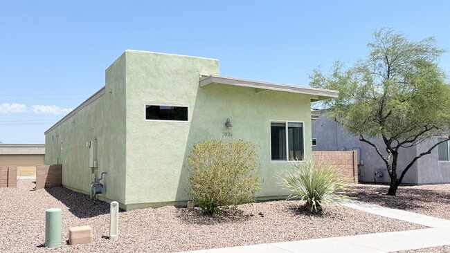 Building Photo - 3026 N Dasylirion Dr
