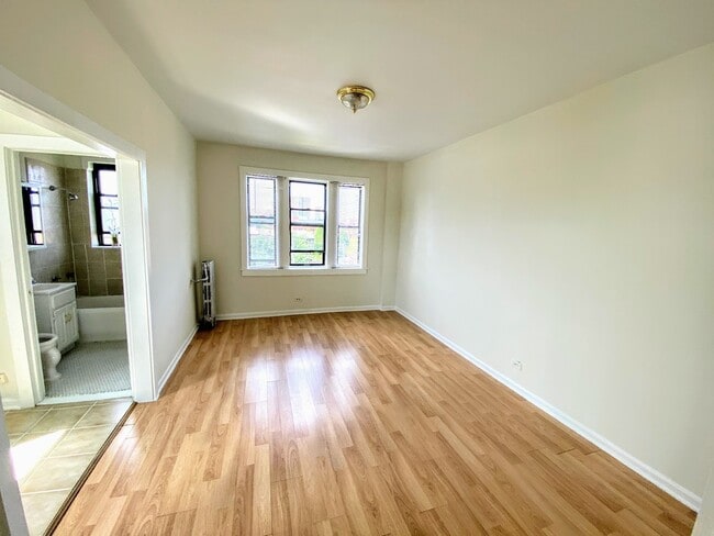 Foto del edificio - 839 W Sheridan Rd