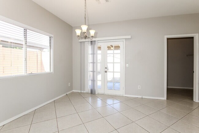 Foto del edificio - 6622 W Riva Rd