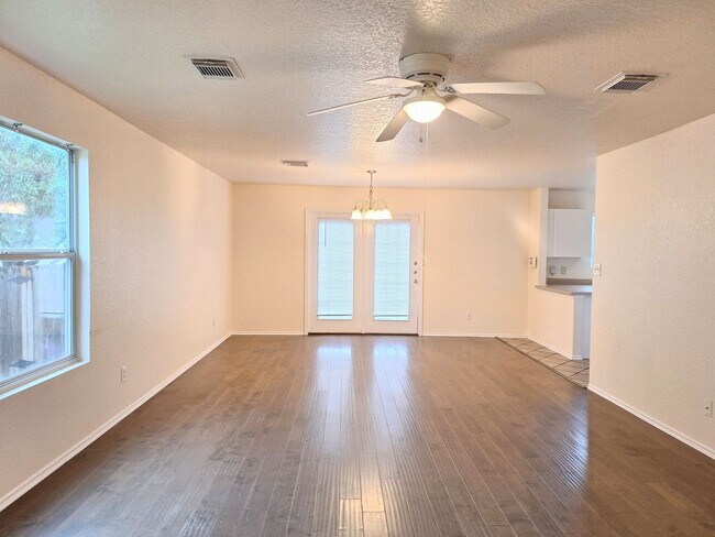 Building Photo - ~~$300 Off 3rd Months Rent~~Spacious 4 bed...